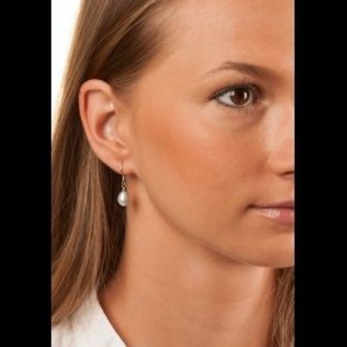 Drop Earrings With Oval White Pearl
