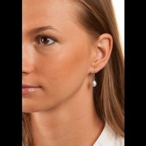 Drop Earrings With Oval White Pearl